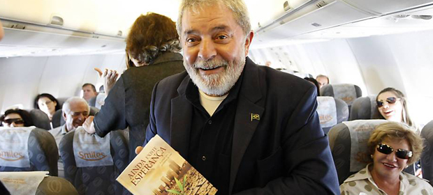 Ex-presidente Lula recebe livro Ainda Existe esperança  Lula-recebe-livro-adventista-1